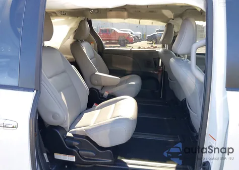 2019 Toyota Sienna Xle 7-Passenger z USA, uszkodzony, nr VIN 5TDDZ3DC2KS211214